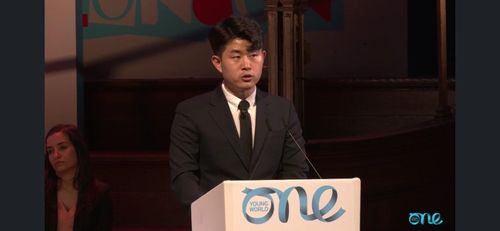 2019년 영국 런던의 '세계 젊은 지도자 정상회의'에서 연설하는 김금혁 보좌관