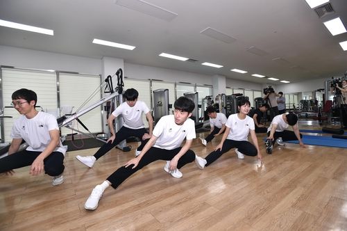 준비 운동하는 바둑 대표팀 