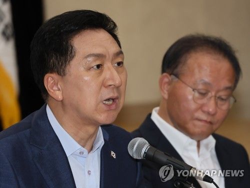 발언하는 김기현