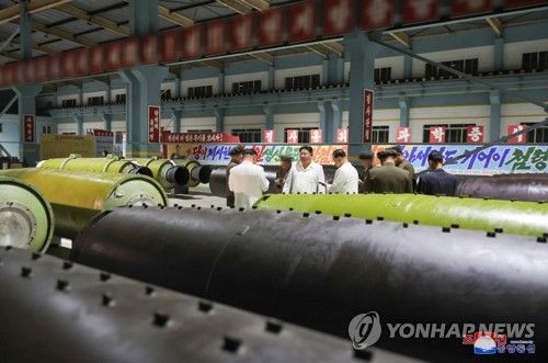 북한 김정은, "미사일 생산능력 비약적 제고"…군수공장 또 시찰