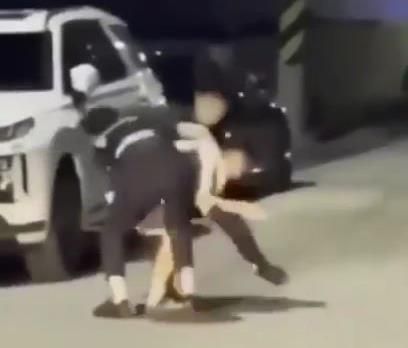 경기 용인에서 흉기로 목사를 살해하려 한40대 남성을 검거 장면 