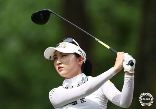 시즌 3승에 도전하는 이예원의 티샷.