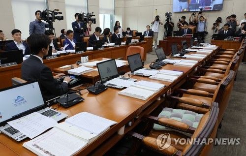 텅 빈 여당 의원석