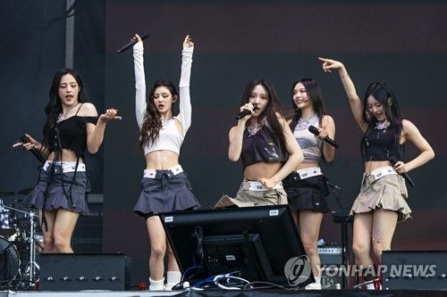 2023 시카고 롤라팔루자서 공연하는 뉴진스