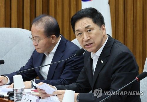 발언하는 김기현