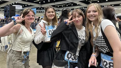'케이콘(KCON) LA 2023'의 댄스 오디션 참가한 K팝 팬들