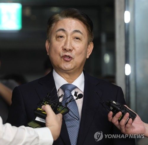 답변하는 이동관 방송통신위원장 후보자