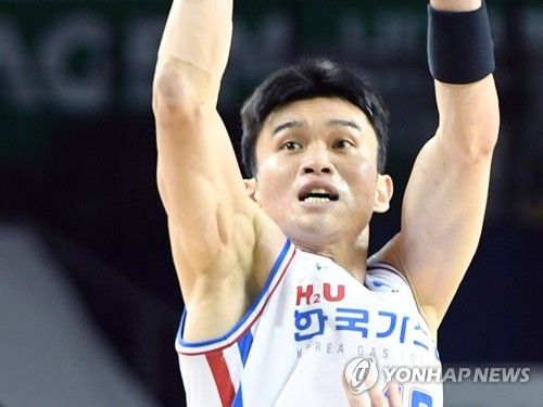 슈팅하는 한국가스공사 이대성