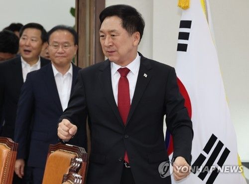 최고위 참석하는 김기현 대표