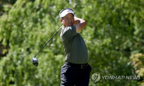 최경주의 티샷.