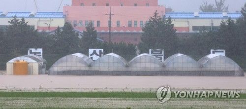 침수된 농경지와 비닐하우스