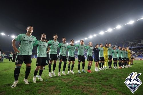 19일 전북과의 경기 마친 뒤 울산 선수들