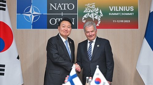 악수하는 한-핀란드 정상