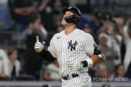 홈런 세 방으로 팀을 수렁에서 건진 양키스 에런 저지