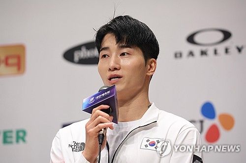 발언하는 브레이킹 김헌우