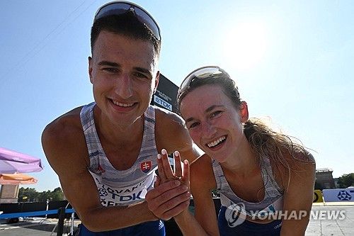 35㎞ 경보 결승선에서 결혼을 약속한 슬로바키아 커플