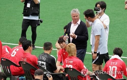 히딩크 전 감독 '아직 후반전 남았어'