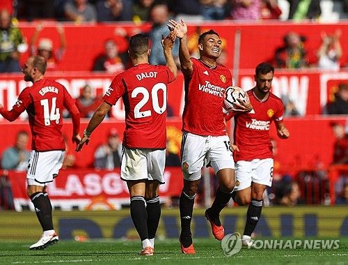 골세리머니를 펼치는 맨유의 카세미루