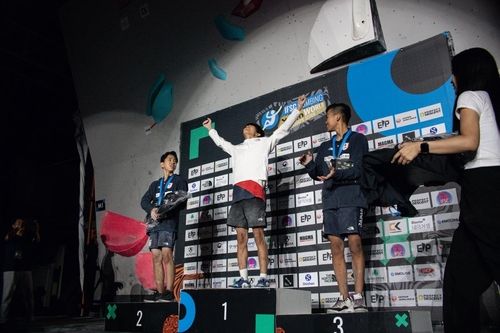 남자부 U-16 볼더링에서 우승한 노현승