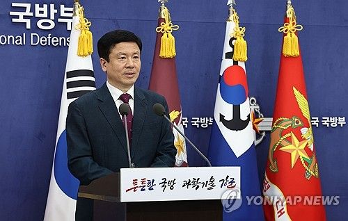 브리핑하는 전하규 국방부 대변인