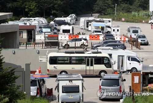 열대야 피서 성지 대관령…캠핑카로 북적