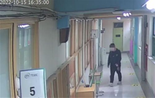 화장실 이용하는 부정시험 의뢰인