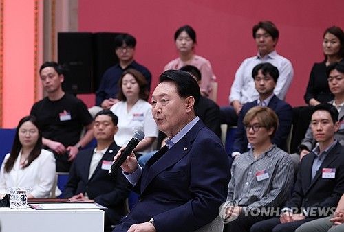 스타트업 코리아 전략회의에서 발언하는 윤 대통령