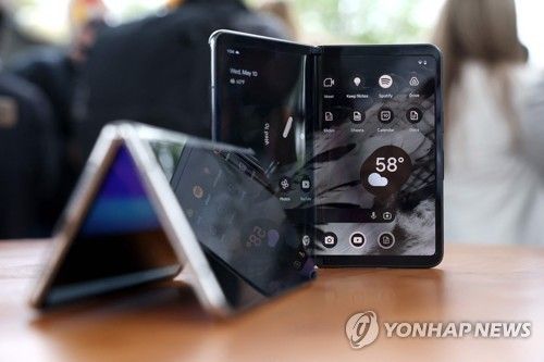 구글이 지난 5월 공개한 '접는' 스마트폰
