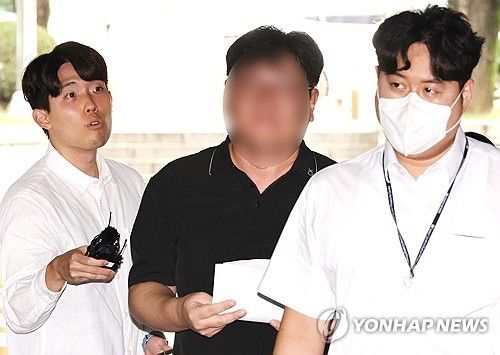 1천억대 횡령, 경남은행 직원 공범 영장실질심사