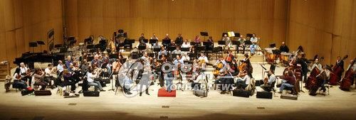 런던 필하모닉 리허설 장면 자료사진 