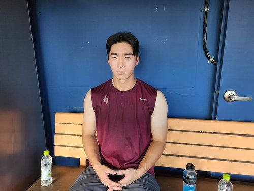 인터뷰하는 키움 이주형