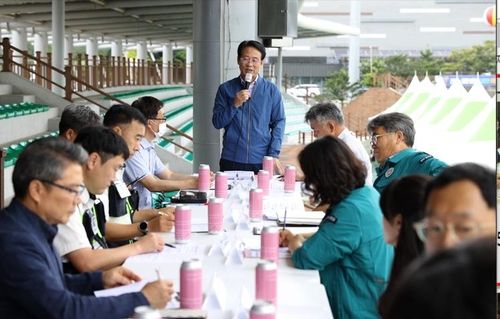 안전 대책 회의 주재하는 강진군수