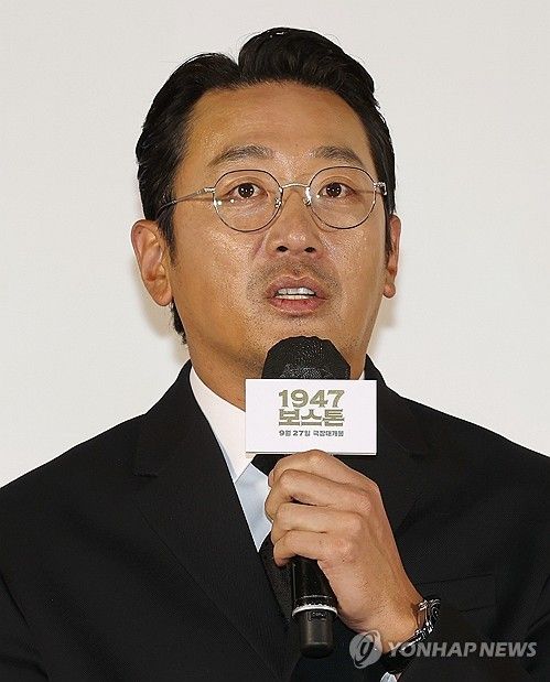 인사말 하는 하정우