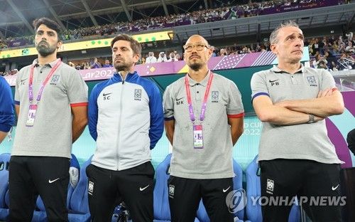 카타르 월드컵 당시 김영민 코치(오른쪽에서 두 번째)