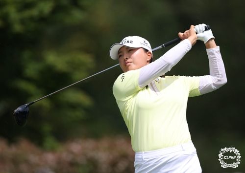 티샷하는 고진영