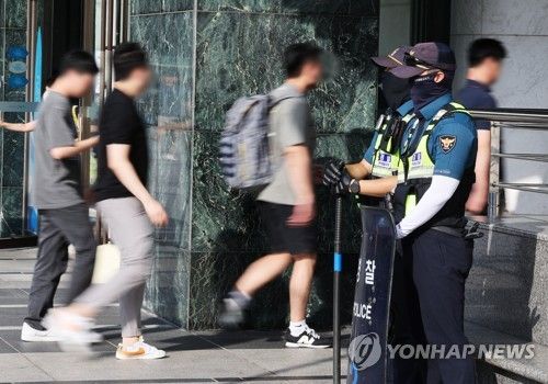 출근하는 시민들