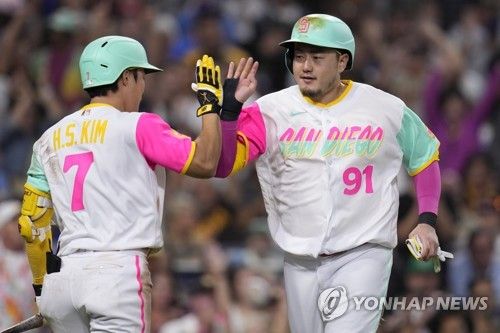 '샌디에이고 코리안 듀오' 김하성(왼쪽)과 최지만