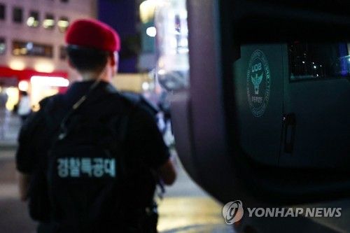 경찰, 살인 예고에 특공대·장갑차 배치