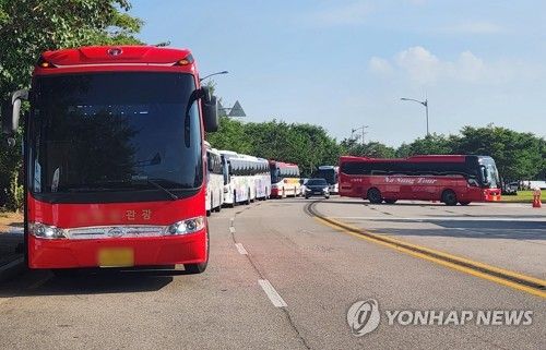 잼버리 행사장에 줄지은 버스
