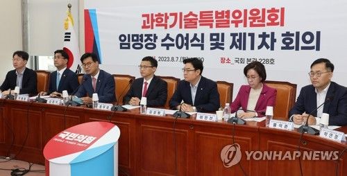 발언하는 김영식 과학기술특위 부위원장