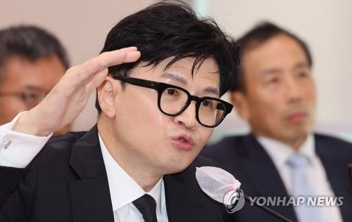 답변하는 한동훈 법무부 장관