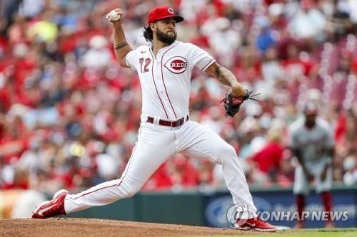 MLB 데뷔전 첫 2구에 홈런 두 방 맞은 신시내티 라이언 리처드슨