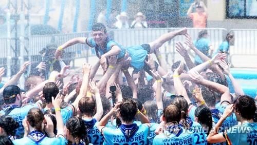 머드축제장 방문한 벨기에 청소년들