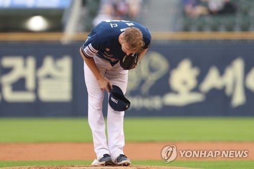 '인사'로 투구를 시작하는 페디