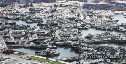 태풍 카눈이 온다…선박 피항