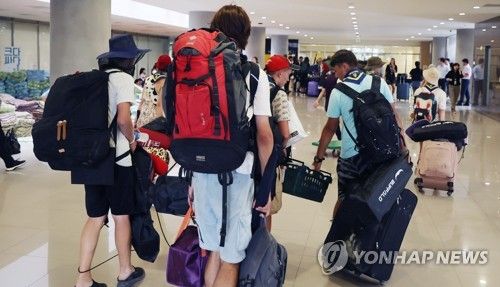 인천에 도착한 우크라이나 대원들