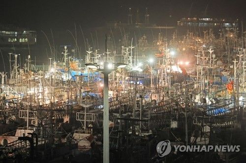 태풍 카눈 근접, 제주 성산항은 '초비상'