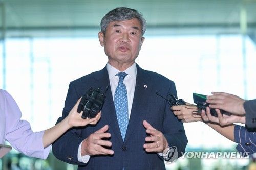출국 전 인터뷰하는 조태용 국가안보실장