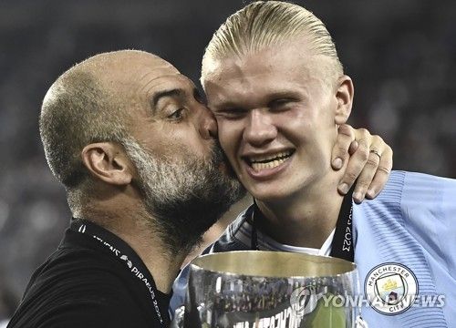 페크 과르디올라 감독의 키스를 받은 엘링 홀란