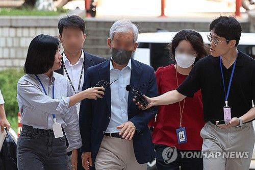 영장심사 출석하는 김용 전 부원장 재판 증인